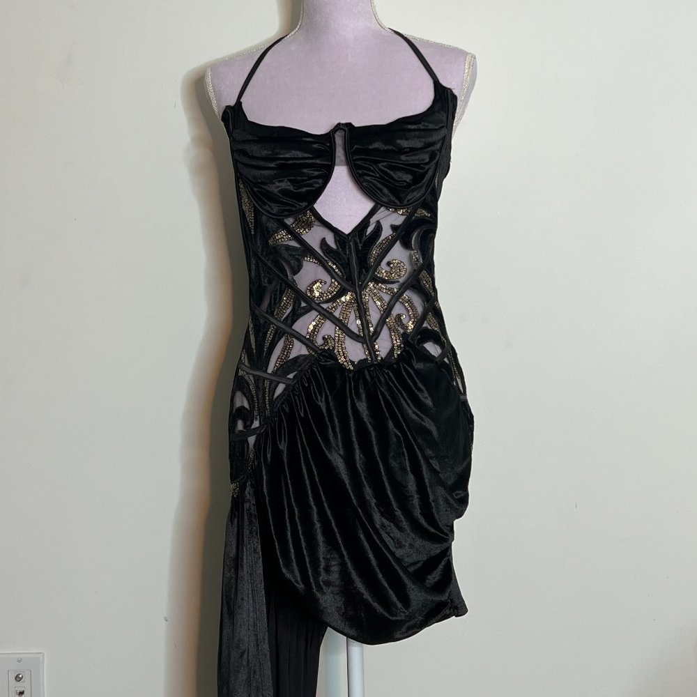 Black Shiny Dress with a Side Train